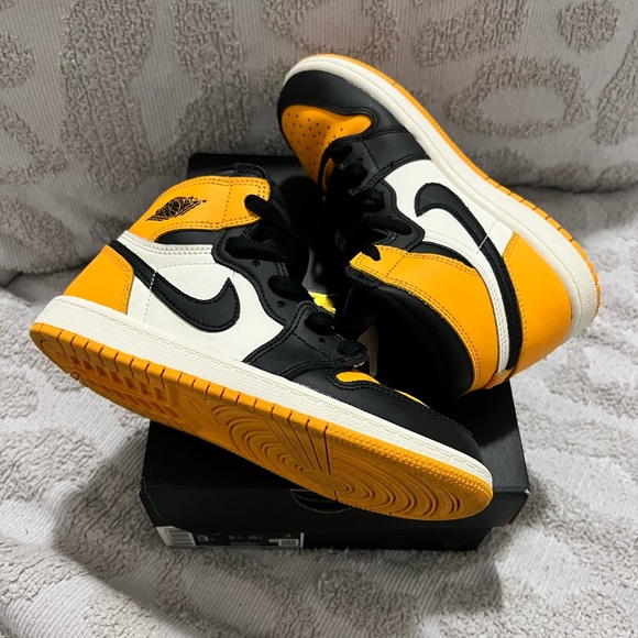Jordan 1 Retro High OG (PS) Taxi/Black-Sail Size 3Y - Picture 6 of 11